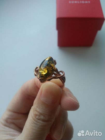 Серебряное кольцо с янтарём