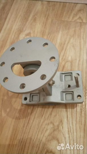 Кронштейн спутниковой антенны