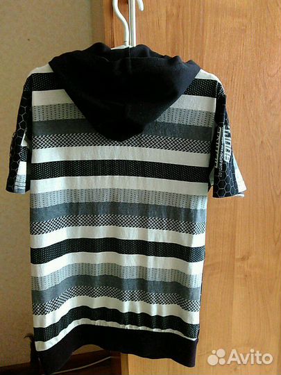 Футболка с капюшоном