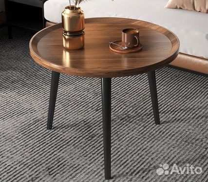 Стол в зону ожидания клиентов