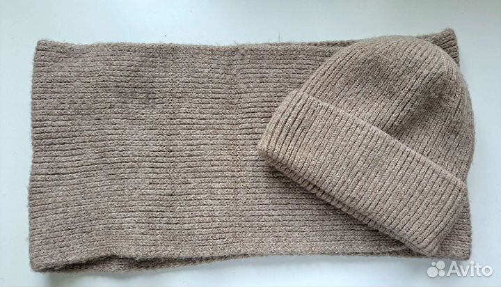 Бежевые шапка и снуд