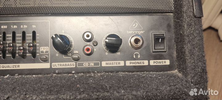Басовый комбоусилитель behringer 90Вт