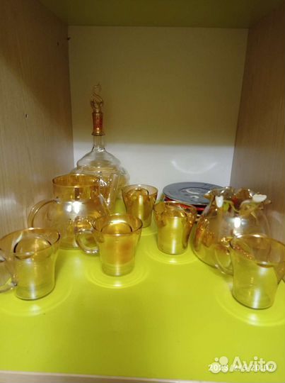 Графин с рюмками и чашечками