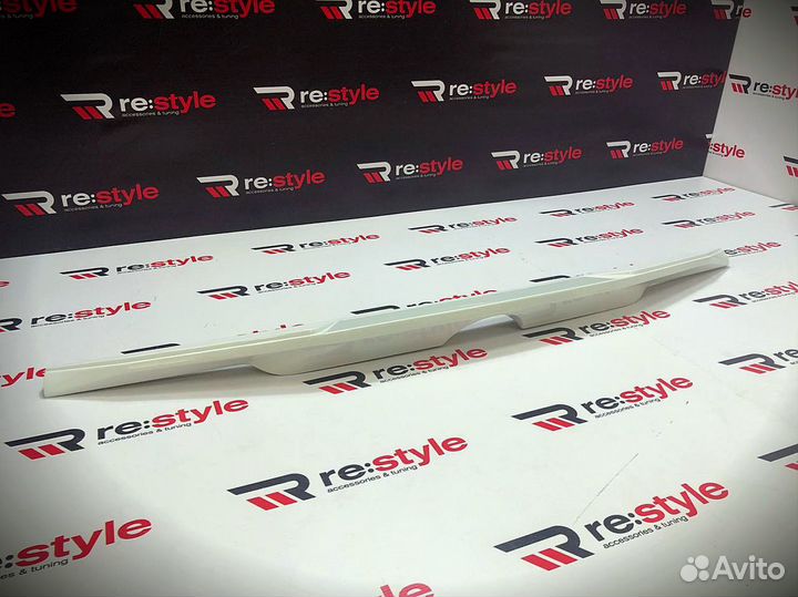 Спойлер Под стекло Prado 150 Белый