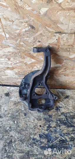 Кулак поворотный передний правый Ford Explorer 4