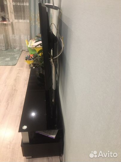 Стойка под телевизор