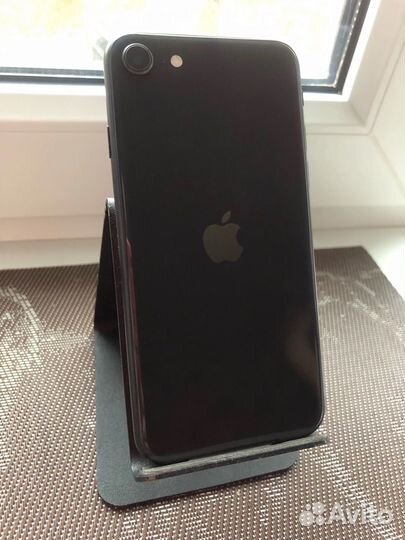 iPhone SE, 64 ГБ
