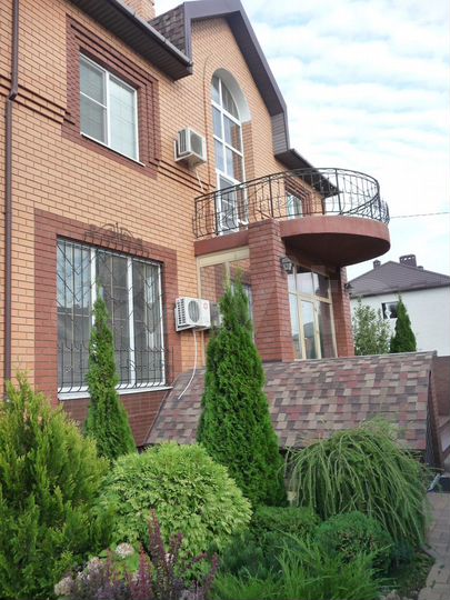 Коттедж 338 м² на участке 10 сот.