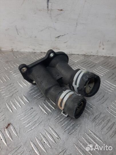 Фланец системы охлаждения Ford Focus 1.6 shda 2007