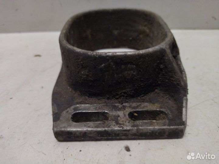 Кронштейн двигателя передний Volkswagen Passat