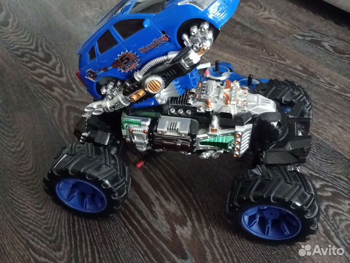 Машина на пульте