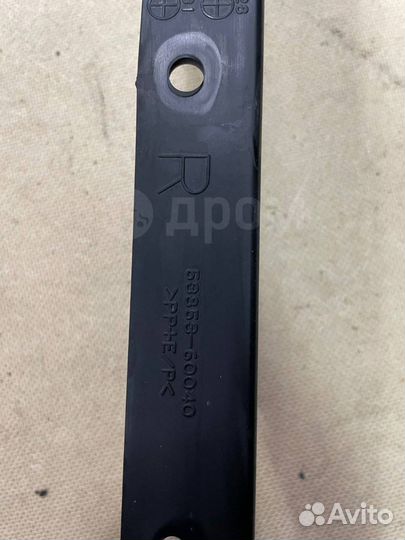 Брызговик правый (1200км) Toyota Land Cruiser 300