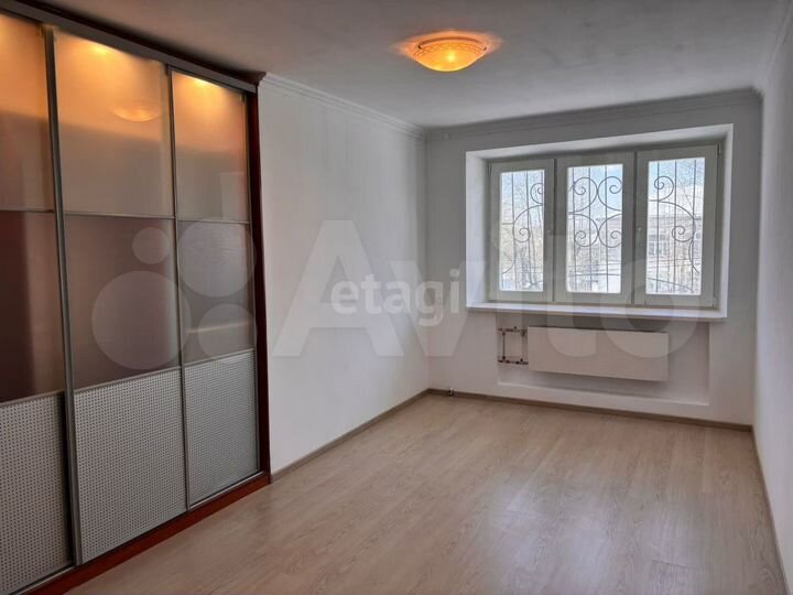 2-к. квартира, 71,6 м², 2/5 эт.