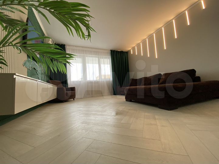 2-к. квартира, 63 м², 1/3 эт.