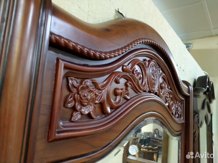 Зеркало настенное