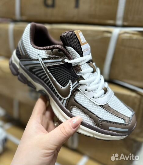 Кроссовки Nike Vomero 5