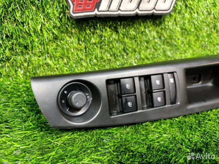 Блок упр. стеклоподьемниками передний левый