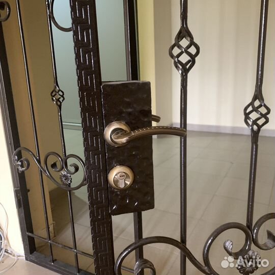 Кованная входная дверь