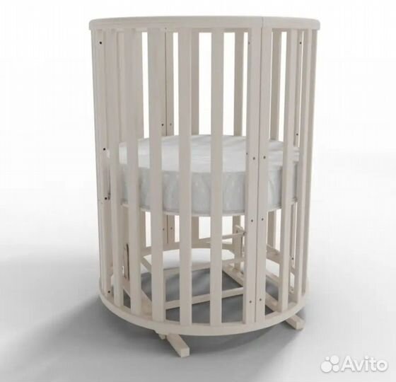 Детская кроватка с маятником