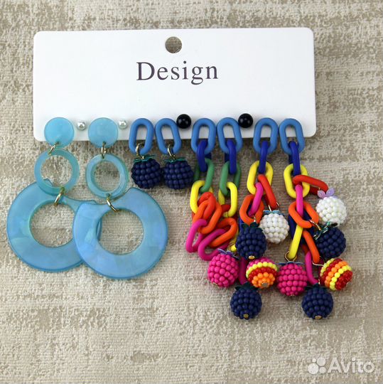 Комплект ярких пластиковых сережек