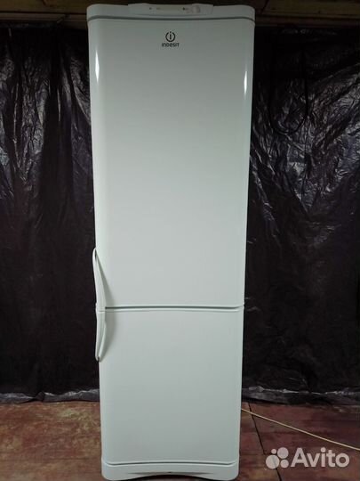 Холодильник indesit