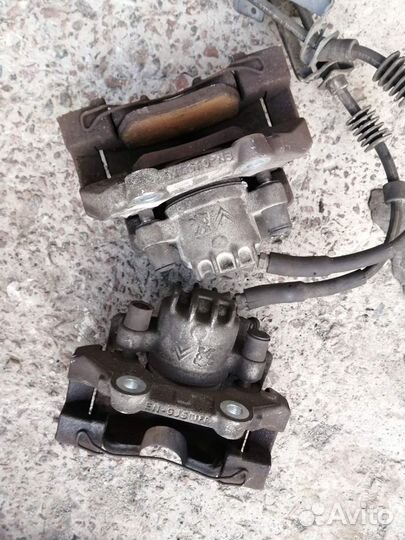 Суппорт Передний Левый Правый Пежо 308 2010 год