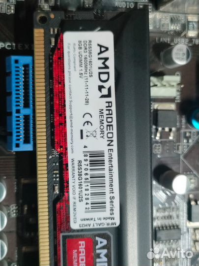 Материнская плата с процессором и памятью