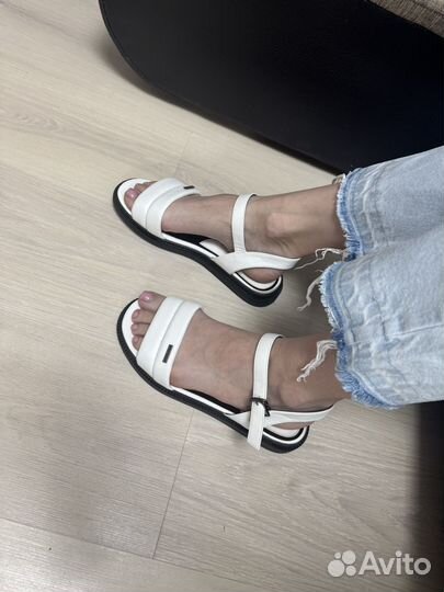 Босоножки женские