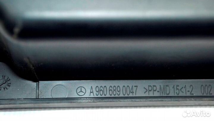 Отделения для хранения в торпеде mercedes-benz Act