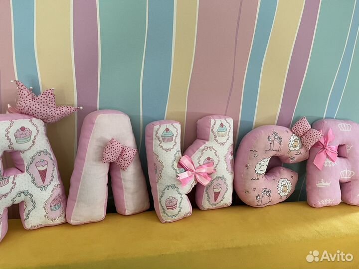 Декоративные подушки имя