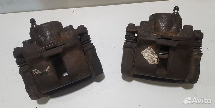 Суппорт передний левый Рено Логан