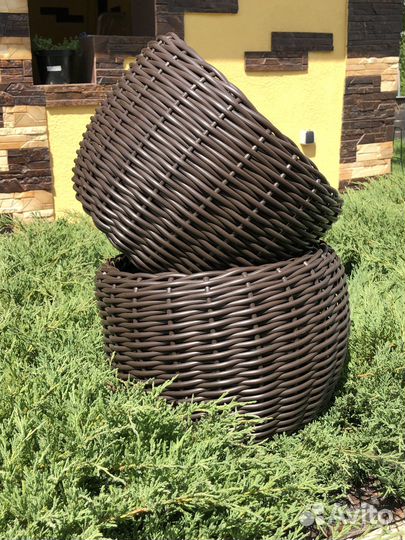 Кашпо из искусственного ротанга