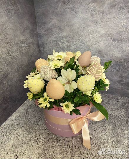 Букеты из клубники и цветов в шоколаде