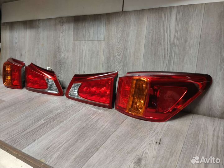 Задние фонари на Lexus is