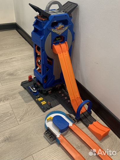 Hot wheels mega garage