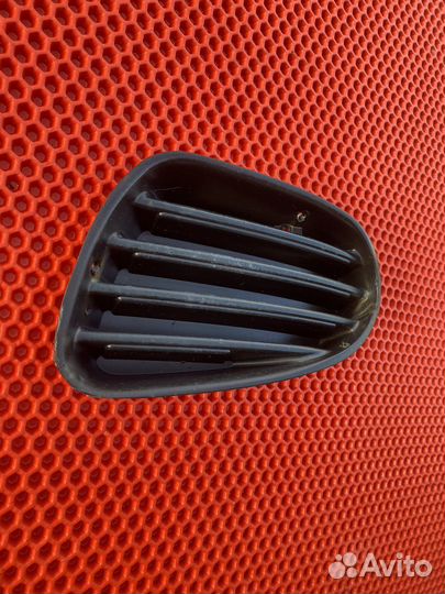 Левая заглушка птф mitsubishi carisma дорестайлинг