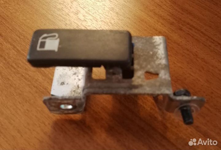 Рычаг открытия лючка бензобака