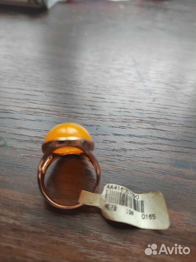 Кольцо с янтарем