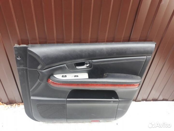 Обшивка двери прав. перед. Lexus RX350