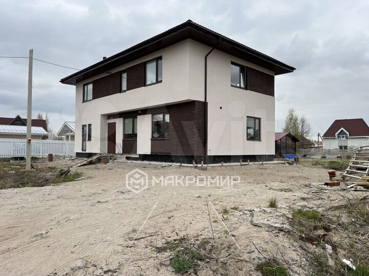 Дом 196 м² на участке 12,2 сот.