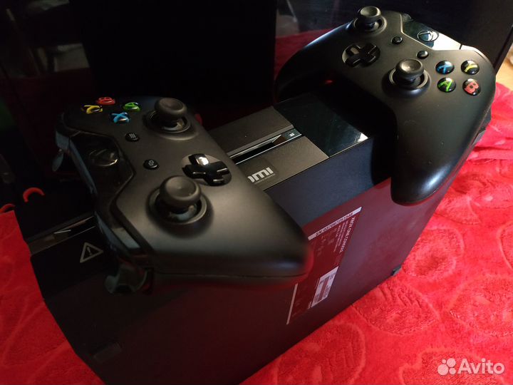 Новый Xbox One c Дисководом + 2 Геймпада