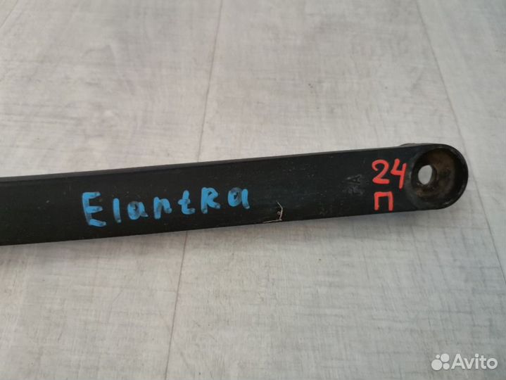 Поводок стеклоочистителя передний правый Hyundai