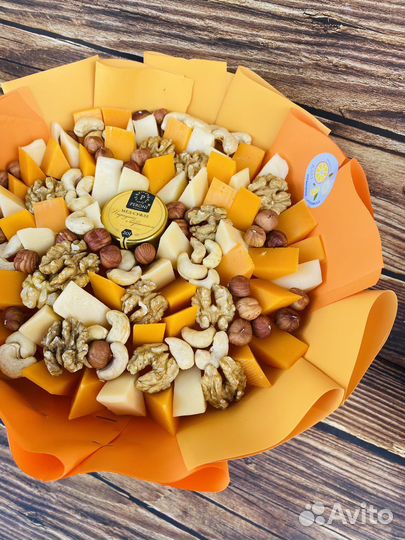 Мужской букет из колбас и сыра