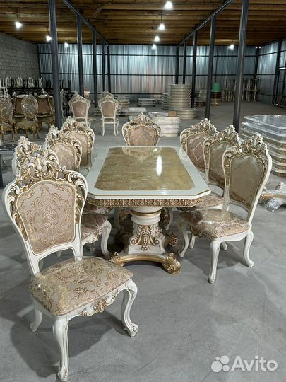 Стол со стульями