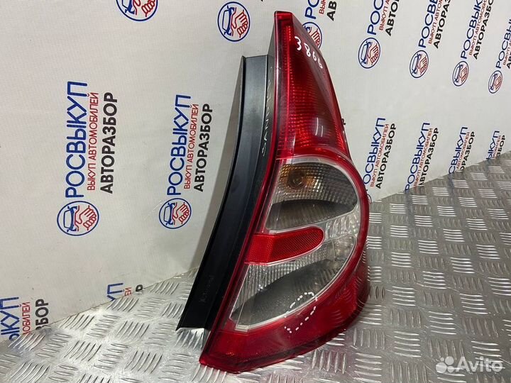 Фонарь правый Renault Sandero 1