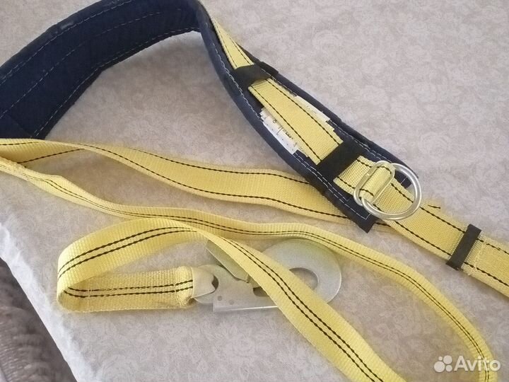 Удерживающее ремень