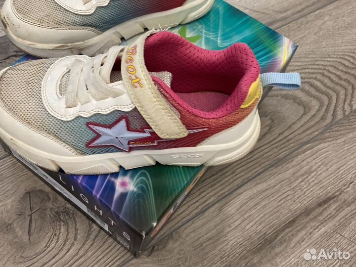 Кроссовки для девочки