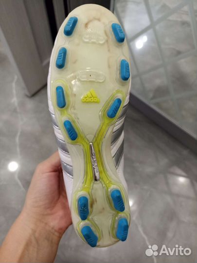 Футбольные бутсы adidas