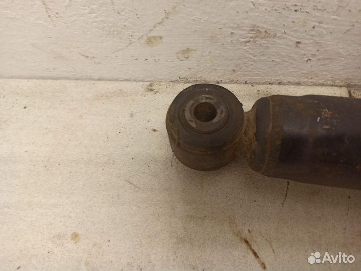 Амортизатор задний Джип