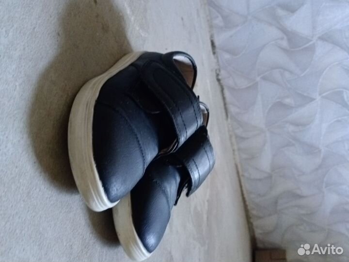 Туфли школьные 32 размер с белой подошвой